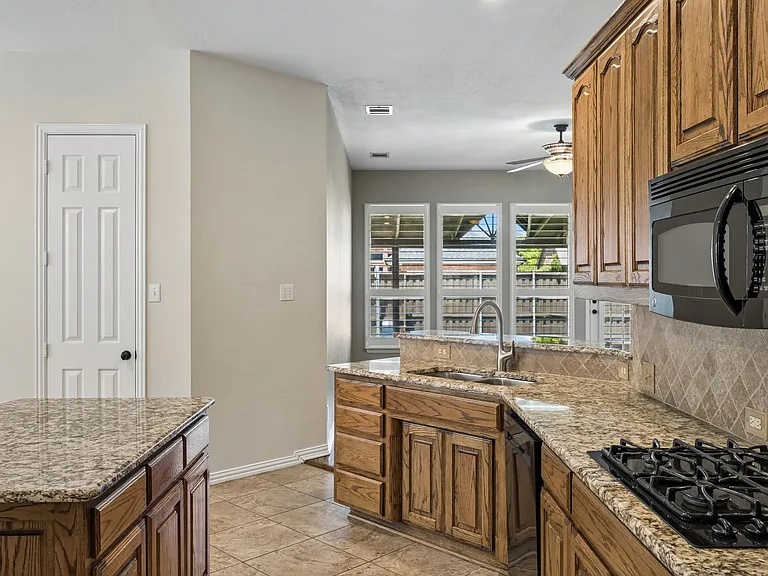 1613 Long Prairie Ct — Photo 37