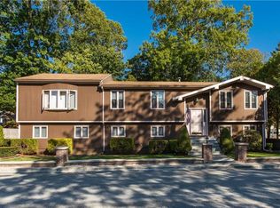 5 Michele Dr, North Providence, RI 02904