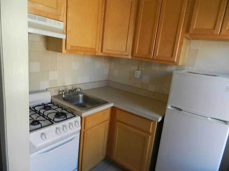 2230 Spruce St — Photo 4