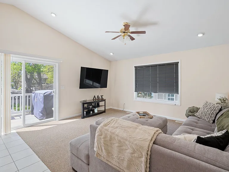 1223 Edith Ave NE — Photo 8