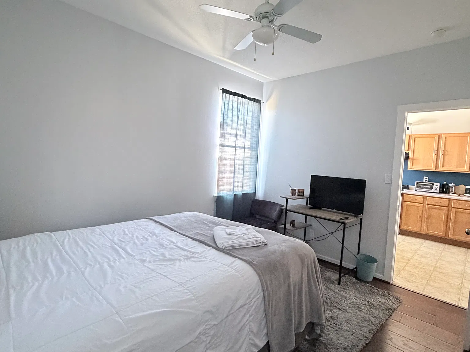 3 bed, 1400 sqft, $1,100 — Photo 2