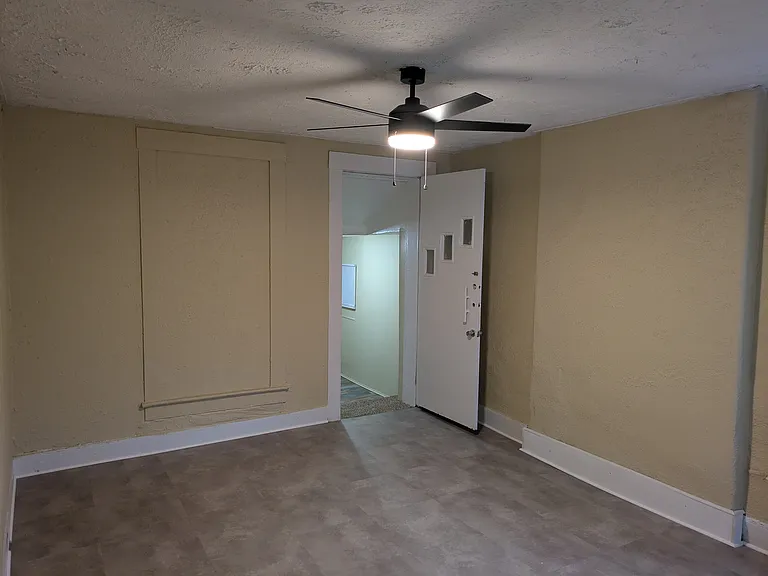 2319 W Muhammad Ali Blvd — Photo 8