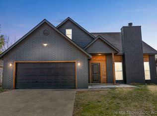 1064 E 137th St, Glenpool, OK 74033