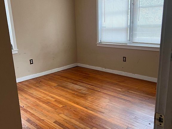 5th image of 107 Oak Ridge Dr