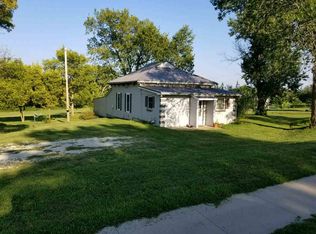 206 S Walnut St, Westmoreland, KS 66549
