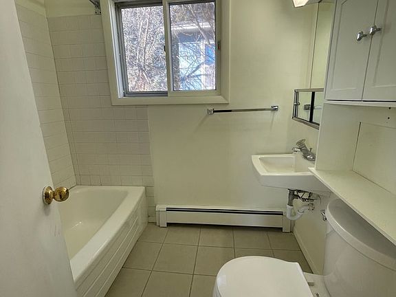 4th image of 1227 Howard Ave Unit 3