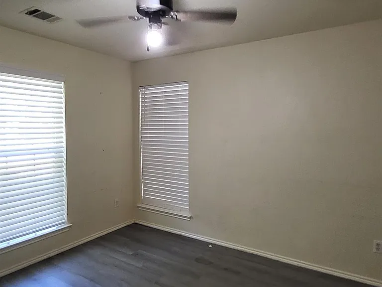 304 N Kings Canyon Dr — Photo 9