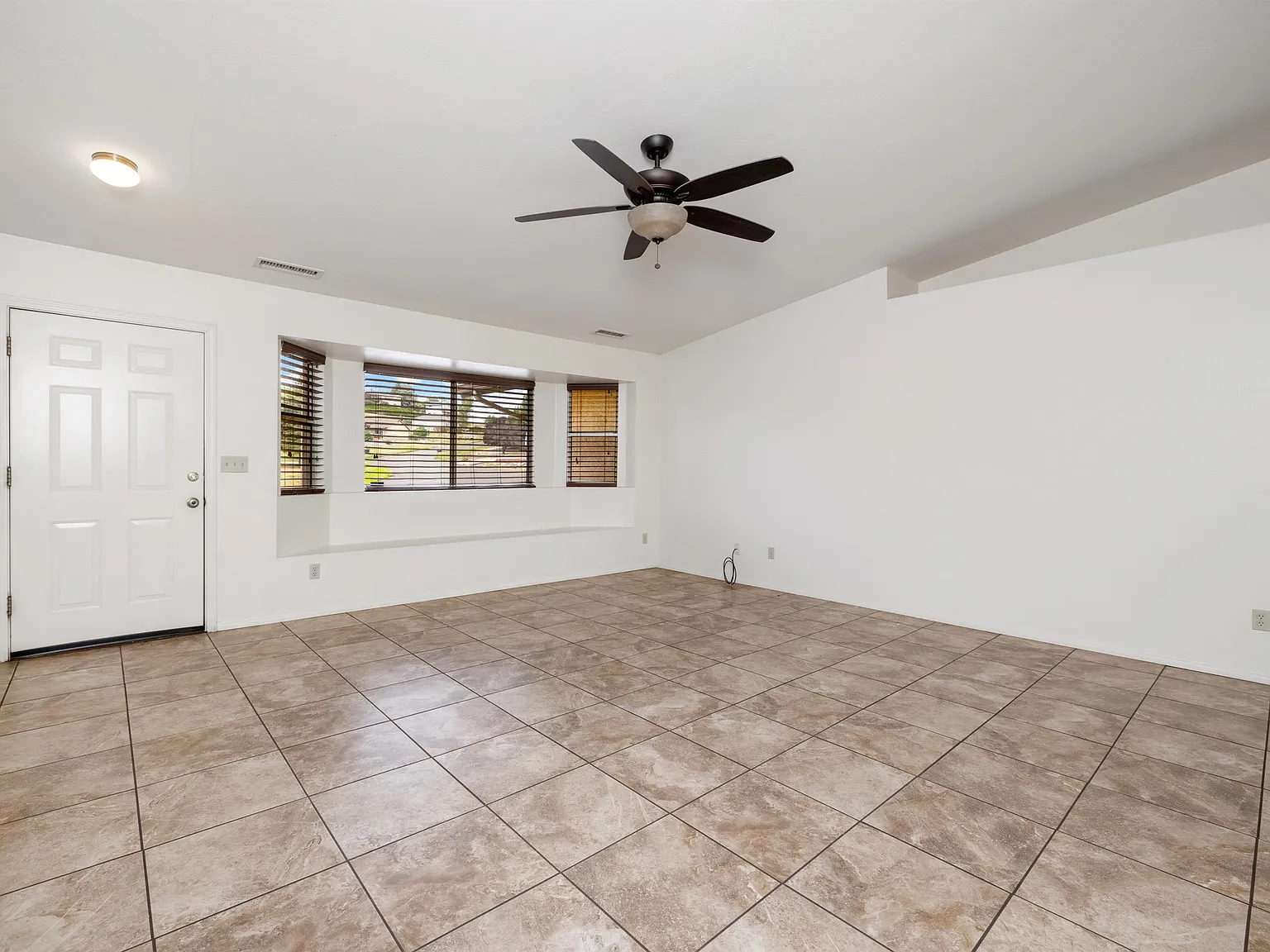 4901 North Reavis Drive - 1 — Photo 2