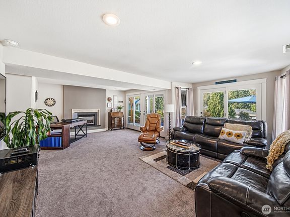 5th image of 5114 Jenks Point Way E
