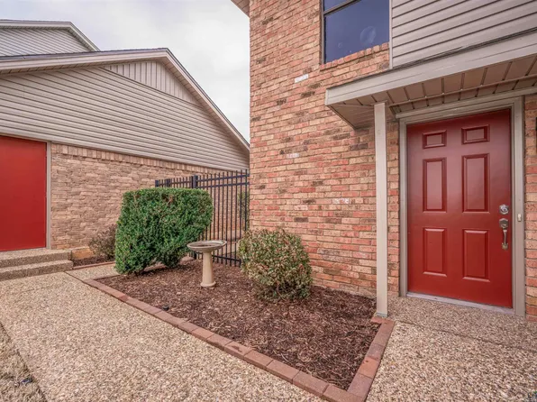 305 Mill Creek Dr, Longview, TX 75604