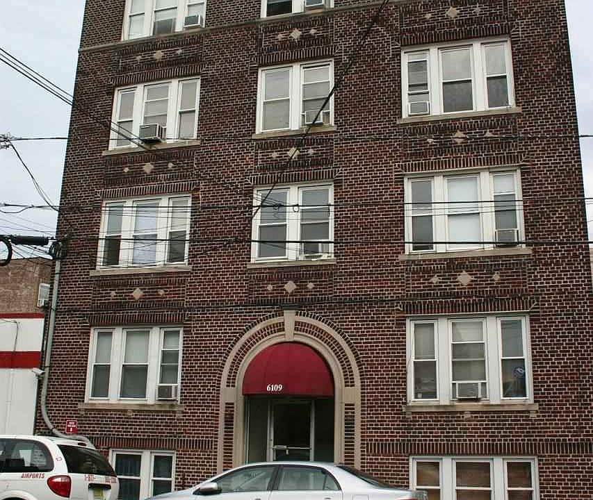 2nd image of 6109 Monroe Pl #4B