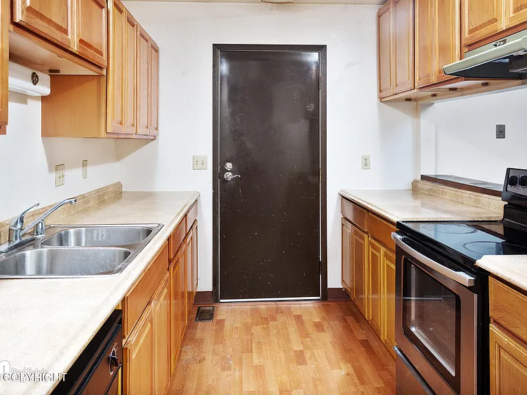 3855 Randolph St — Photo 10