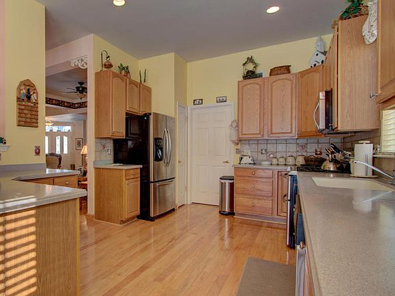 5th image of 26 Belmar Blvd
