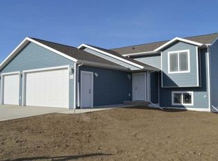4005 Trident Ct, Mandan, ND 58554