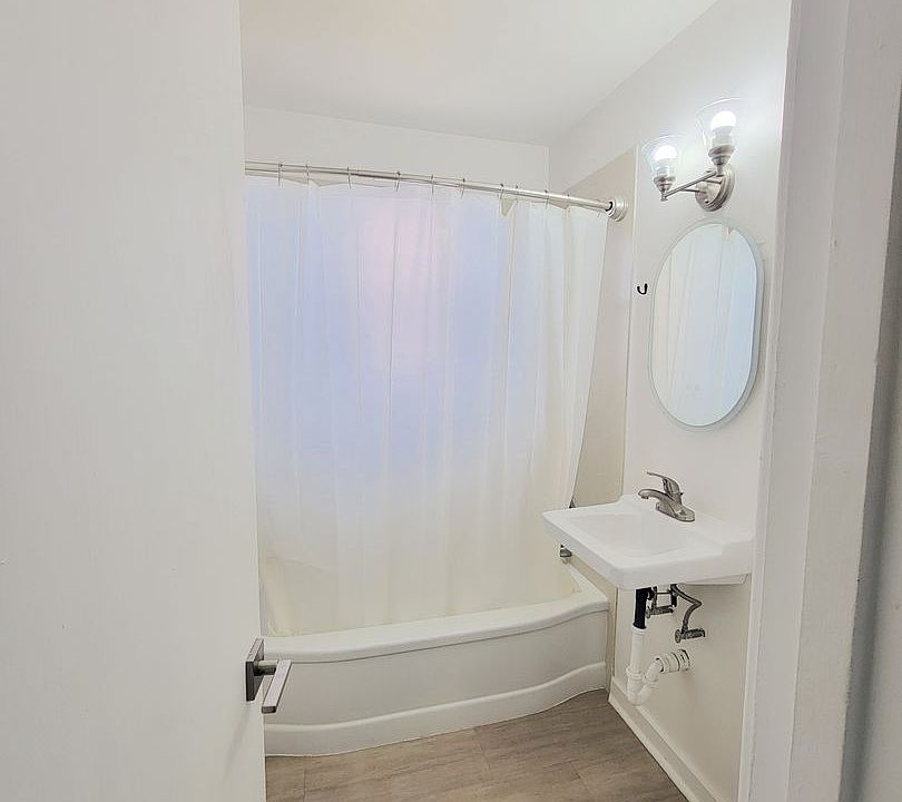 2nd image of 535 Kiva St #0