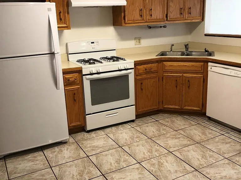 1207B Lakewood Dr — Photo 4
