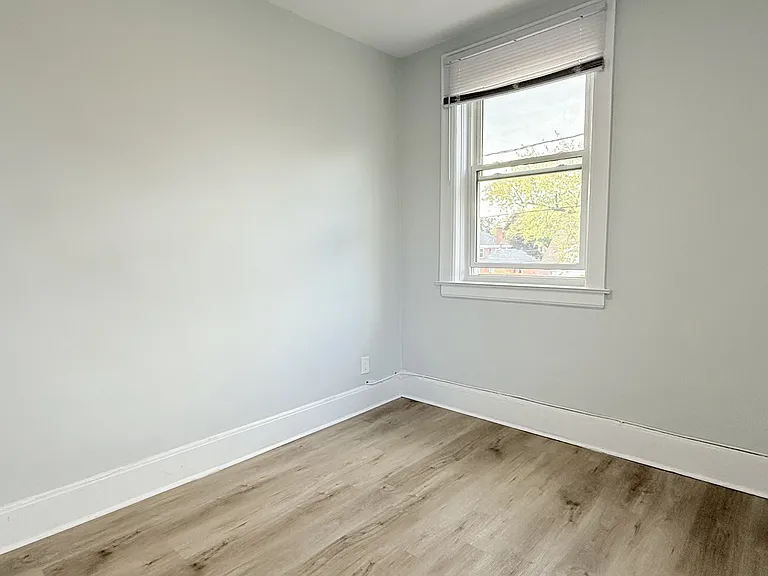 74 Hanna St W #8 — Photo 10