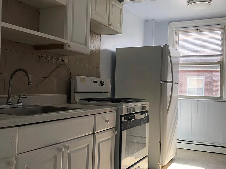 1200 Greeby St #1 — Photo 8