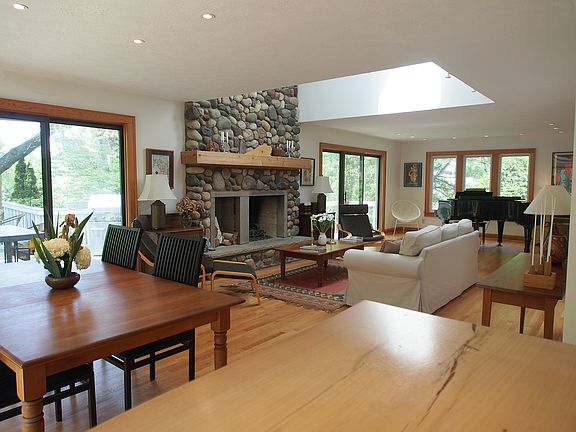 3rd image of 4409 Winding Ln