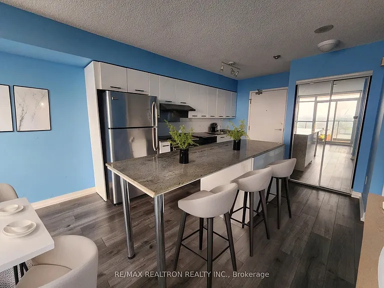 29 Singer Ct #1606 — Photo 11