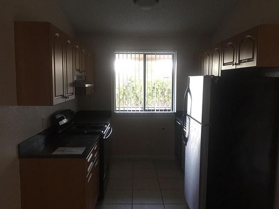 4th image of 300 Nottingham Cir APT J