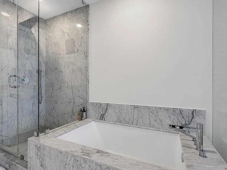480 NE 31st St #1701 — Photo 34
