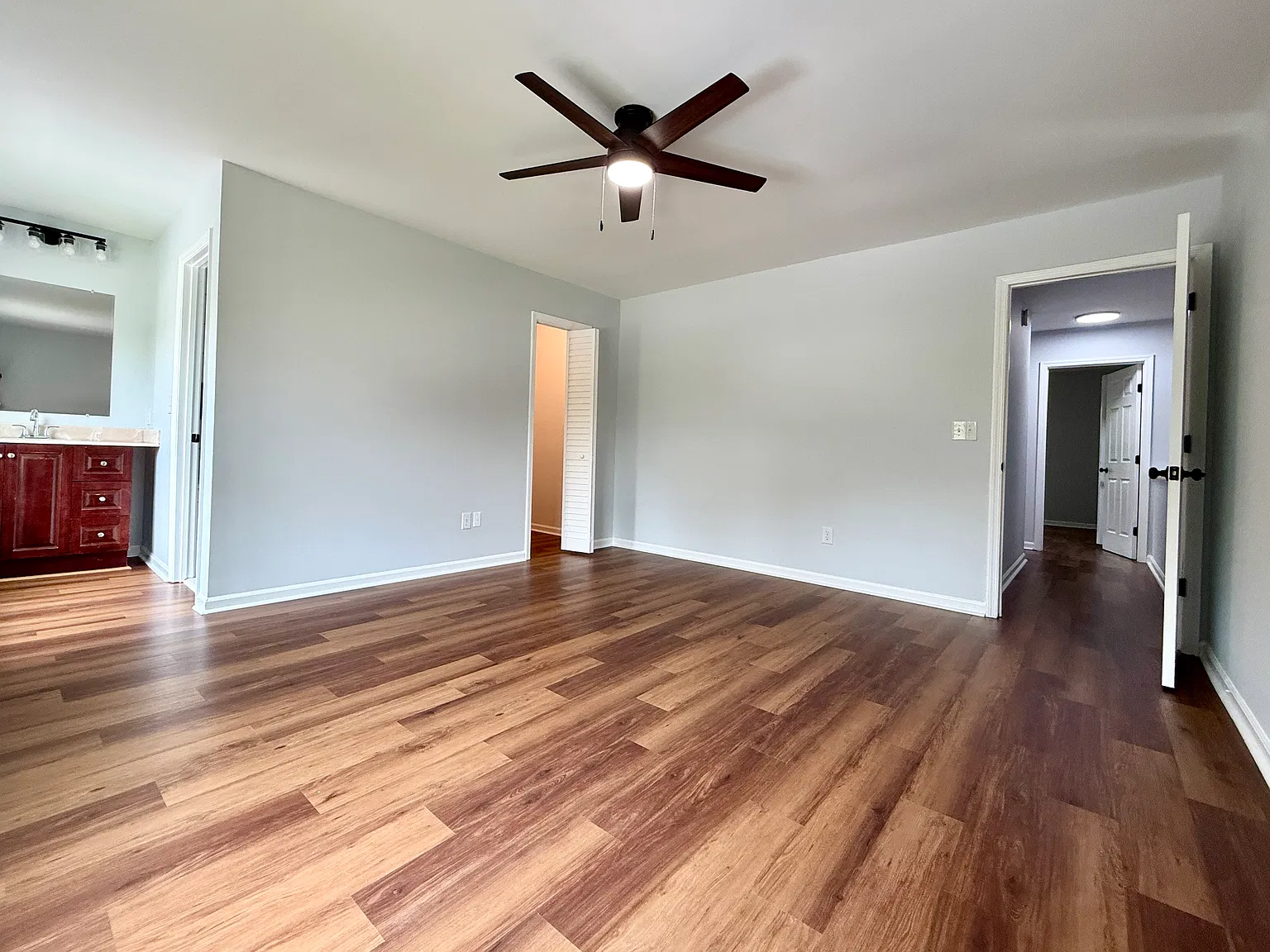 4 bed, 2346 sqft, $2,600 — Photo 3