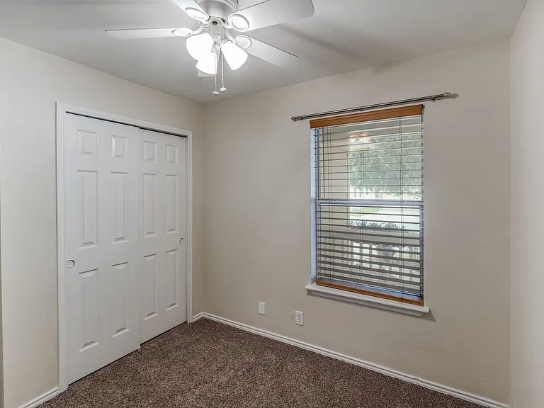 15918 Gino Park — Photo 21
