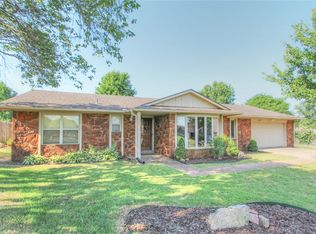 401 Chisholm Cir, Bartlesville, OK 74006