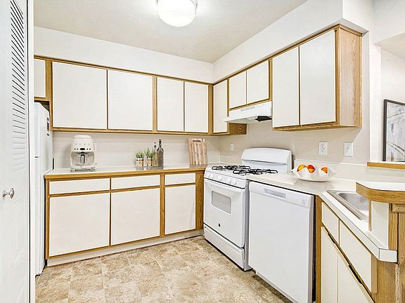 4th image of 115 Pine Knoll Dr #168-2A