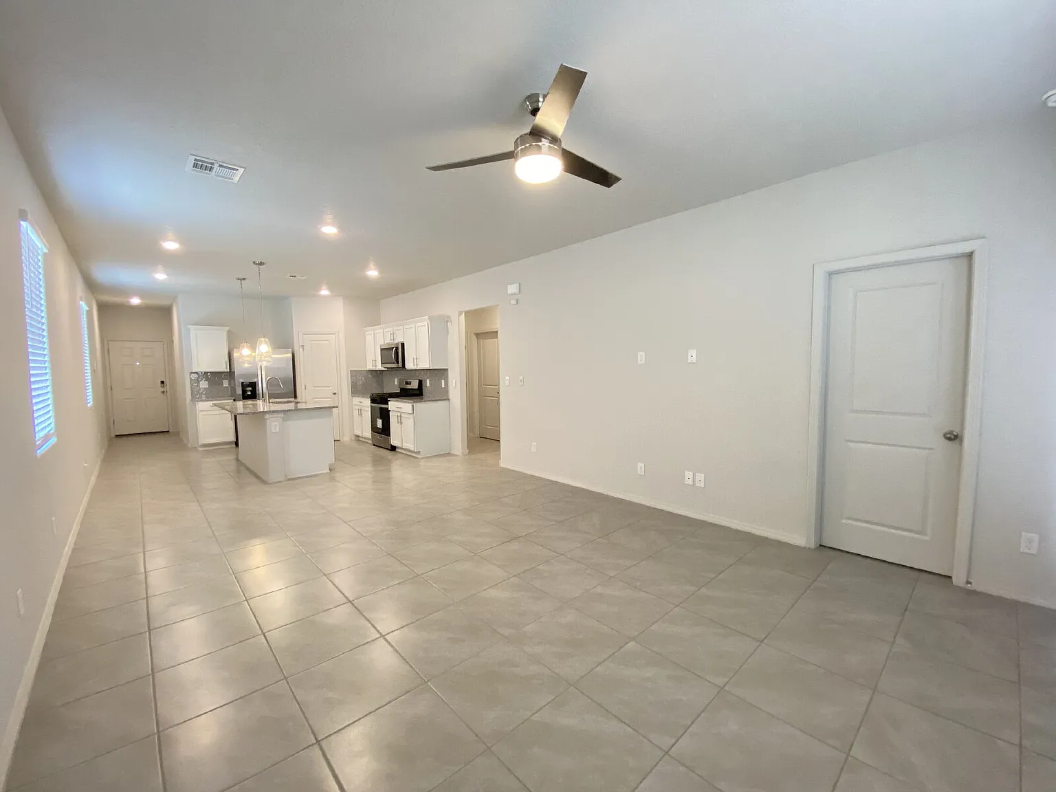 3 bed, 2.0 bath, 1289 sqft, $2,195 — Photo 2