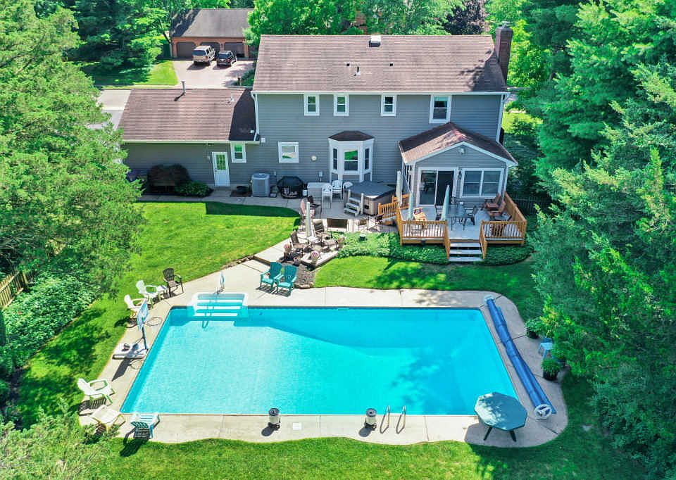 1st image of 512 Fielders Ln