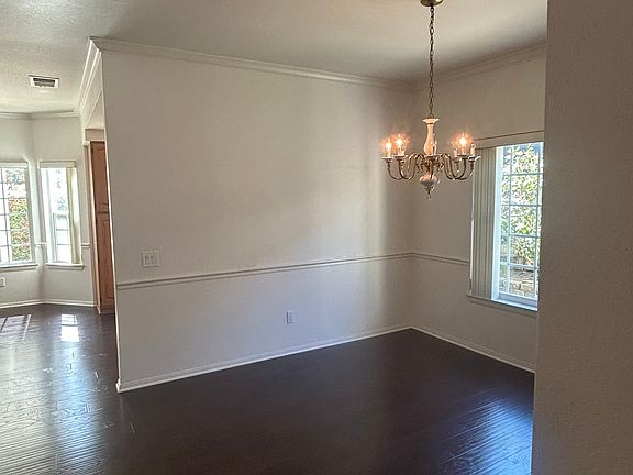 3rd image of 826 English Holly Ln