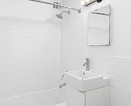 5th image of 229 E 28th St APT 6M