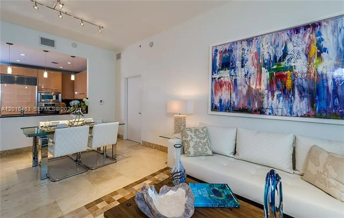 Building Photo - 6799 Collins Ave #503