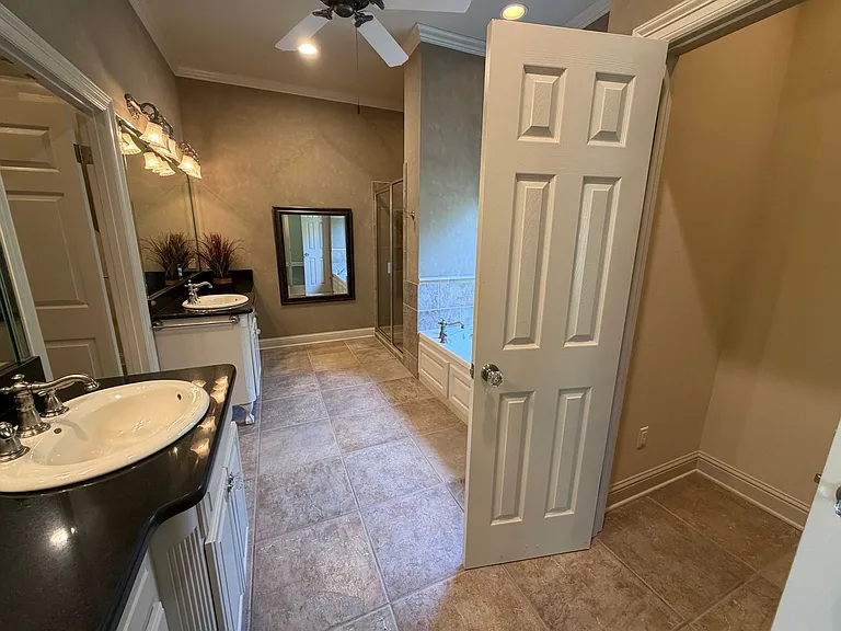1073 Waters Edge Cir — Photo 10