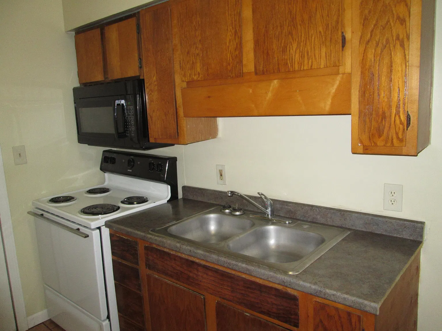 3 bed, 1015 sqft, $1,900 — Photo 4