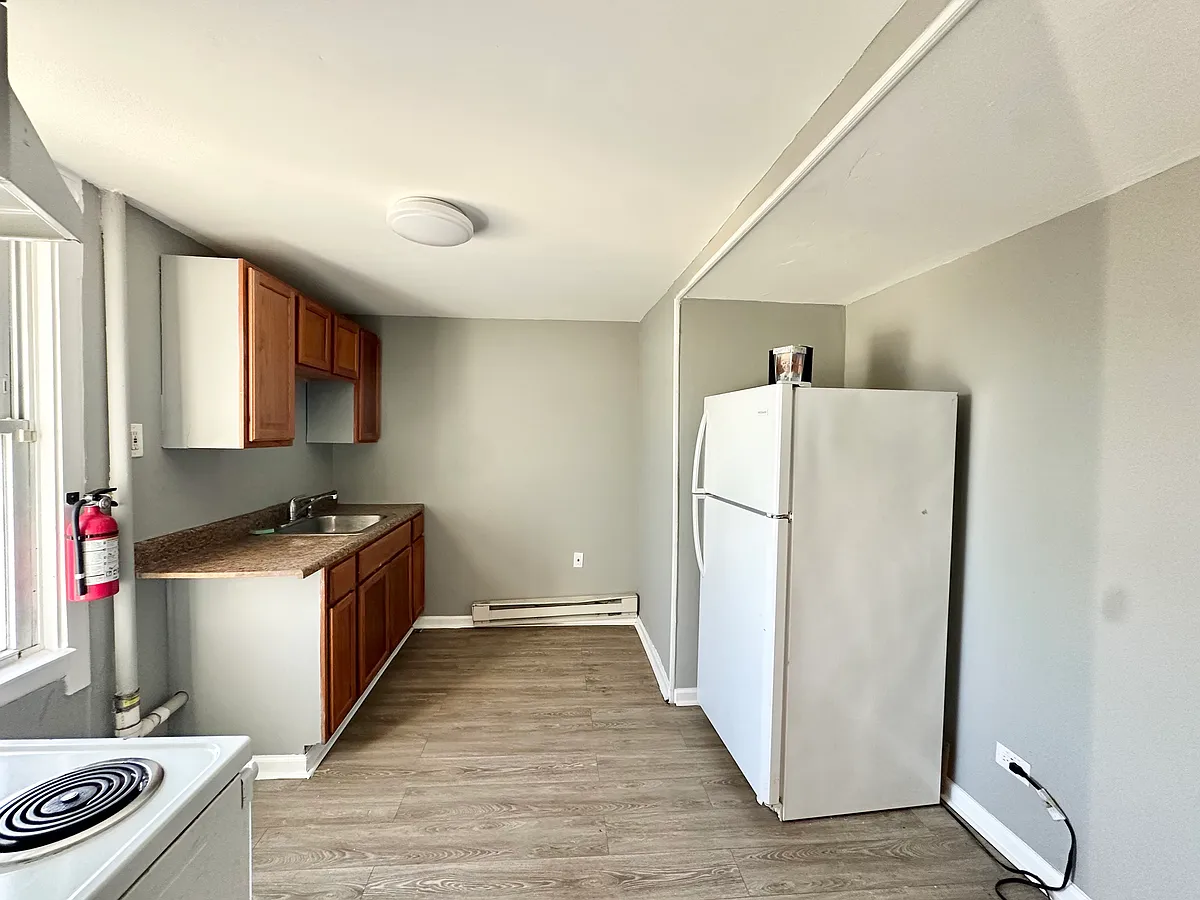 Building Photo - 137 N 3rd St #2