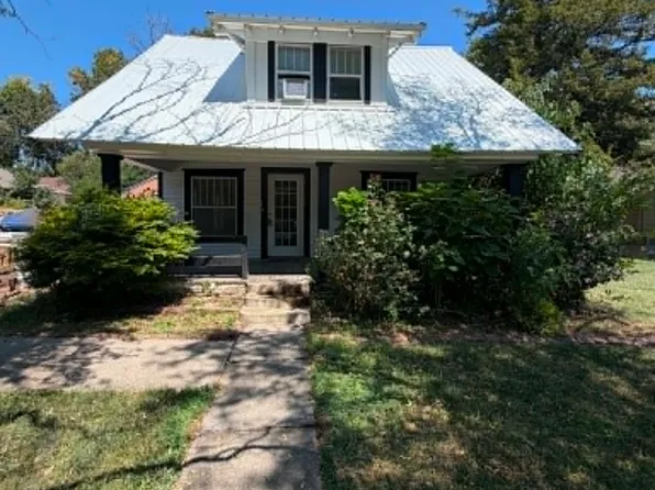 518 W Cave Springs Ave, El Dorado, KS 67042