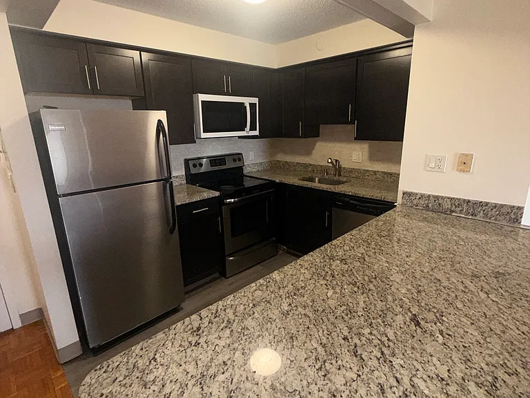 1025 Hancock St #12D — Photo 11