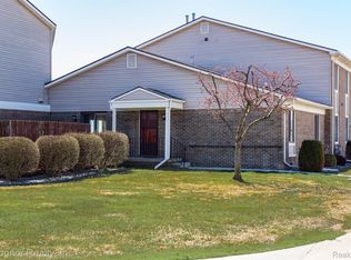 1660 River Rd APT 12, Marysville, MI 48040