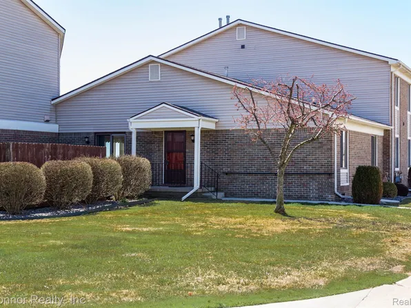 1660 River Rd APT 12, Marysville, MI 48040