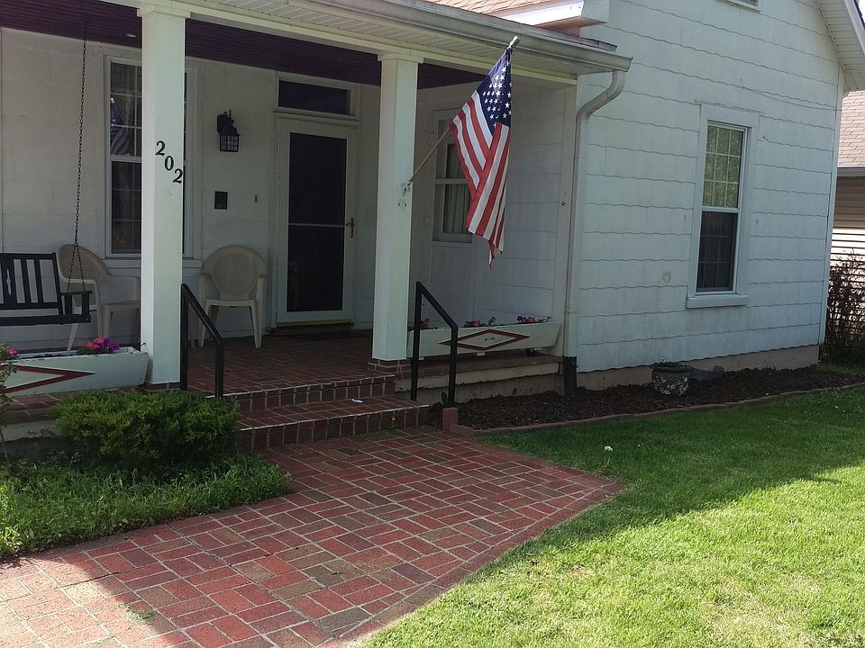 1st image of 202 N Monroe St