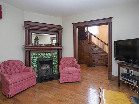 5th image of 553 Lagrange St