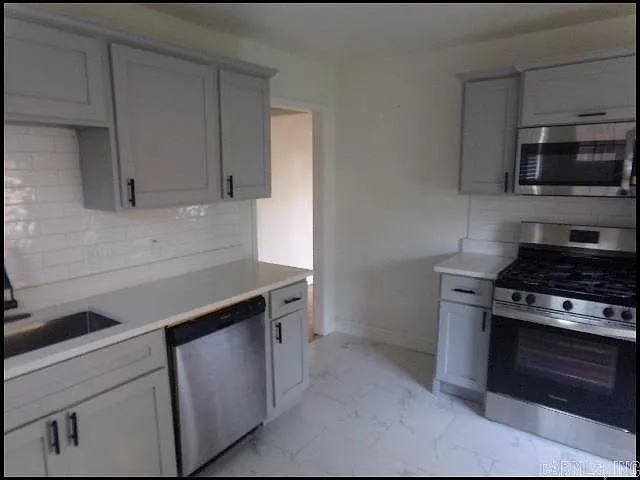 2 bed, 1.0 bath, 791 sqft, $1,175 — Photo 3