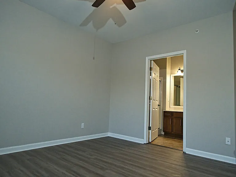 Griffin Gate Apartments — Photo 24