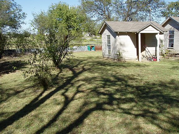 2nd image of 606 N Louisiana Dr