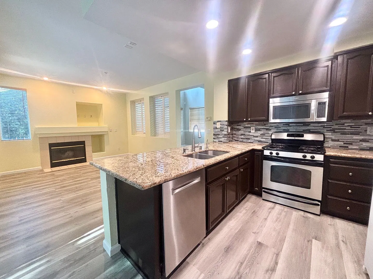 Beautiful Three Bedroom Home in Natoma Station — Photo 4