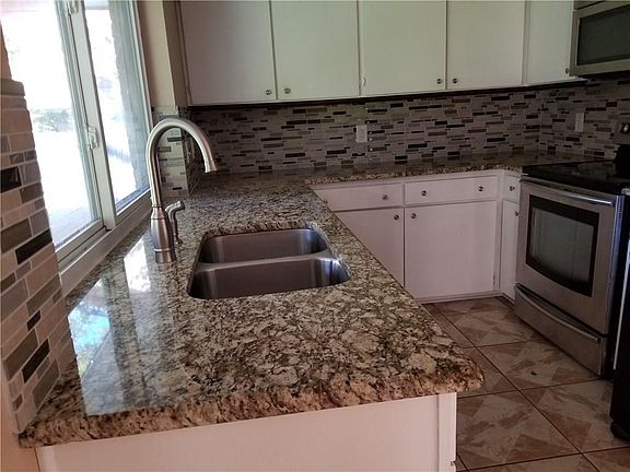 4th image of 2102 Bordeaux Dr