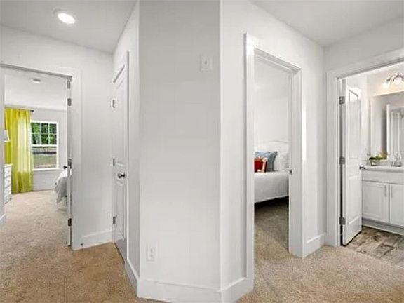 4th image of 24 Garrison Dr